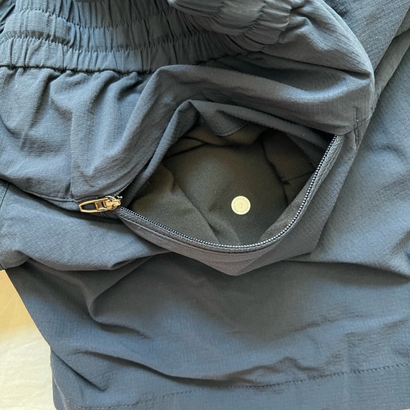 Lululemon navy Bowline shorts 8” inseam. Men’s Large - Picture 5 of 5